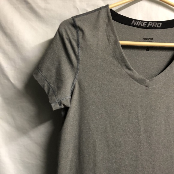 Nike pro Nike dry fit, large Nike, better world T-shirt, scoop neck, V-neck gray - Picture 2 of 10